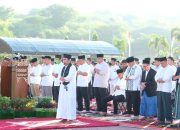 Ribuan Masyarakat Ikuti Sholat Idul Adha di Polda Sulteng