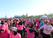 Ratusan Ibu-ibu Meriahkan Senam Zumba Party BERANI di Lapangan Abadi Palu