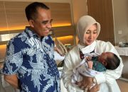 Anwar Hafid dan Keluarga Sambut Kelahiran Cucu Pertamanya dengan Sukacita