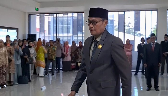Dr. Awaluddin Resmi Jabat Dekan Fakultas Hukum Untad