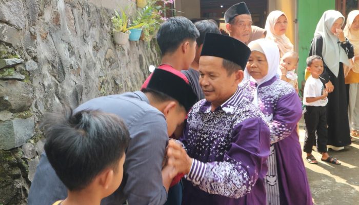 Seribu Rupiah Sehari, Puluhan Tahun Menabung, Kini Legiman Jadi Tamu Allah