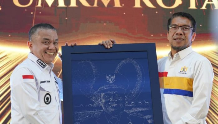 Wali Kota Palu Dianugerahi Gelar Bapak UMKM oleh Kadin