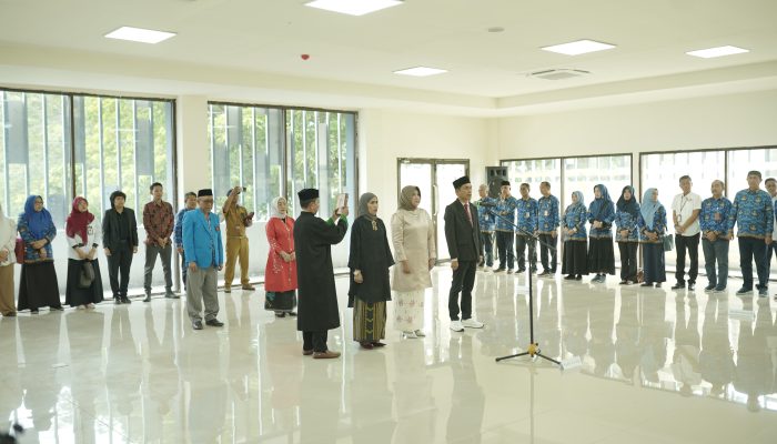 Rektor Untad Lantik Tiga Wakil Dekan Baru di Fakultas Hukum