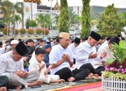 Kapolda Sulteng Bersama Ribuan Warga Shalat Idul Adha Bareng di Lapangan Mapolda