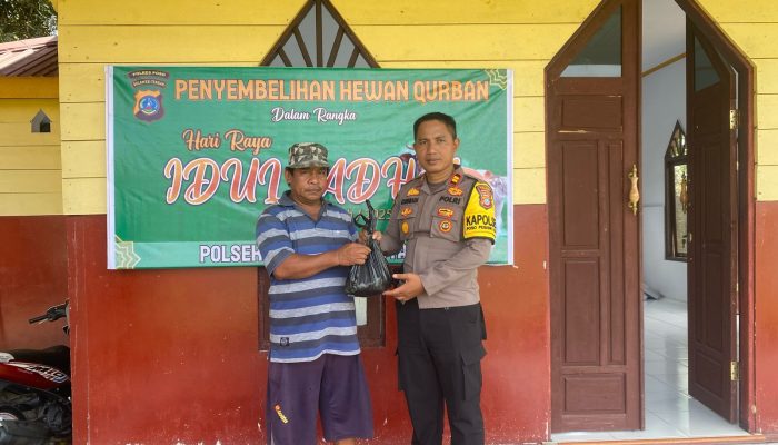 Momen Idul Adha, Satgas Madago Raya Sembelih Hewan Kurban di Polsek Poso Pesisir Utara