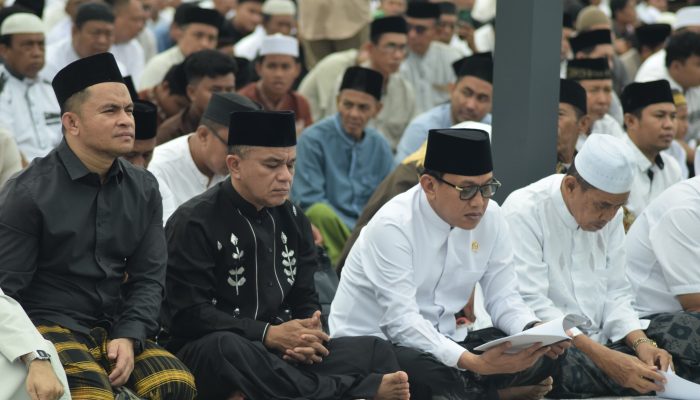 Walikota Hadianto Rasyid dan Menteri Karding Pimpin Kebersamaan Salat Id di Vatulemo