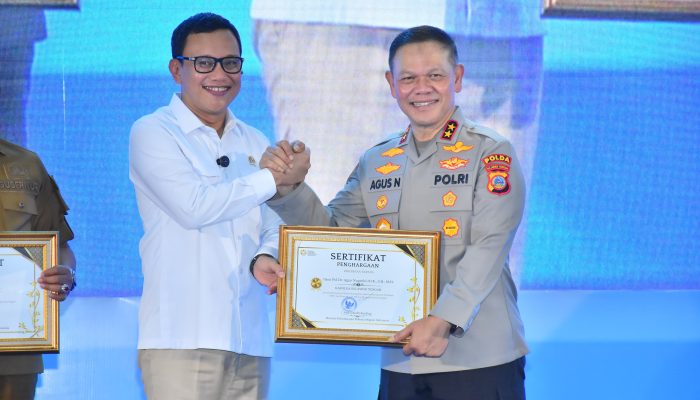 Menteri P2MI Berikan Penghargaan Kapolda Sulteng Atas Komitmen Penanganan TPPO dan Migran Ilegal