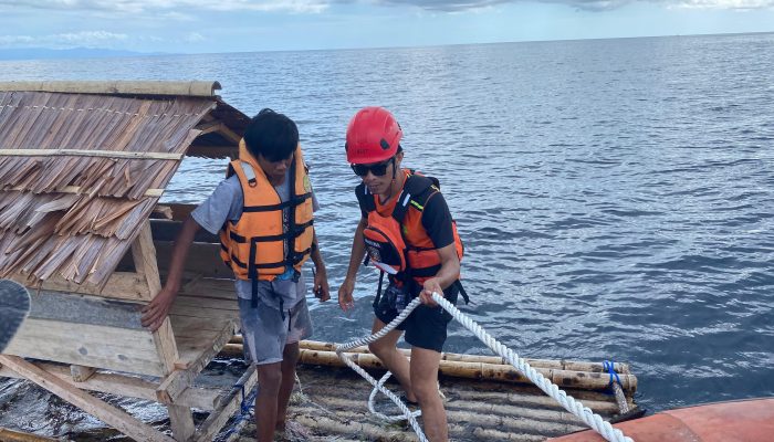 Setelah Berjam-jam Terbawa Arus, Pemuda 20 Tahun Ini Selamat Berkat Rompong dan Nelayan