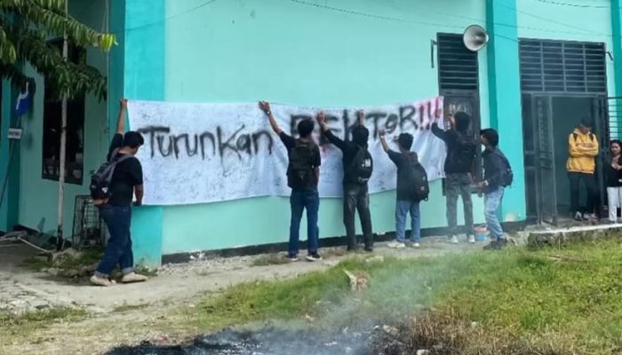 Tiga Tuntutan Besar Civitas UNSIMAR Poso, Desak Copot Rektor dan Audit Keuangan