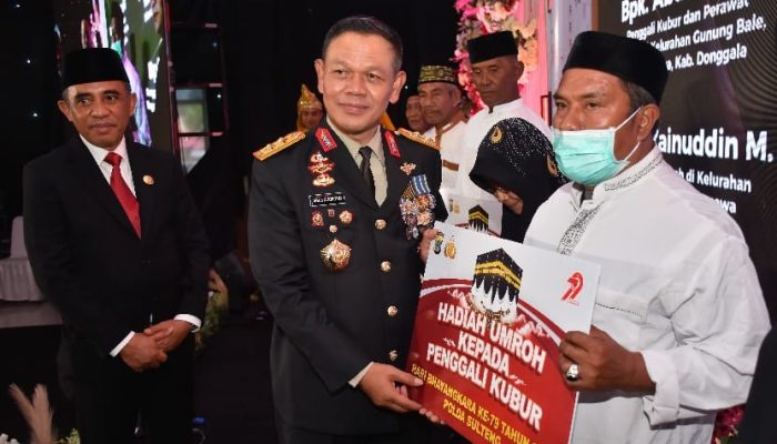 Hari Bhayangkara ke-79, Kapolda Sulteng Sentuh Hati Warga: Umrohkan 6 Orang Penggali Kubur dan Pengurus Jenazah