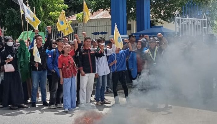 Aliansi Mahasiswa Gelar Aksi di Tolitoli, Tuntut Keadilan Seragam Sekolah dan Perlindungan Pendidikan