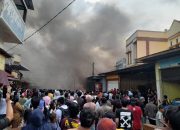 Korsleting Diduga Picu Kebakaran Besar di Pasar Masomba, 9 Bangunan Hangus