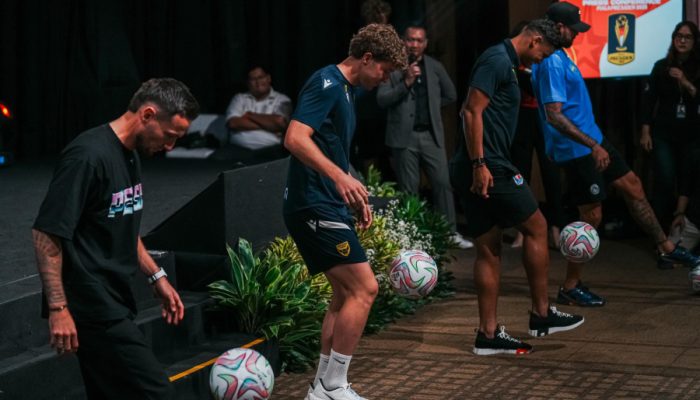 Ole vs Klok Adu Juggling di Jumpa Pers Piala Presiden 2025 di Jakarta