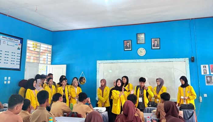 Sering Makan Junk Food? Mahasiswa UWN Palu Ajak Siswa SMP Waspada Bahayanya!