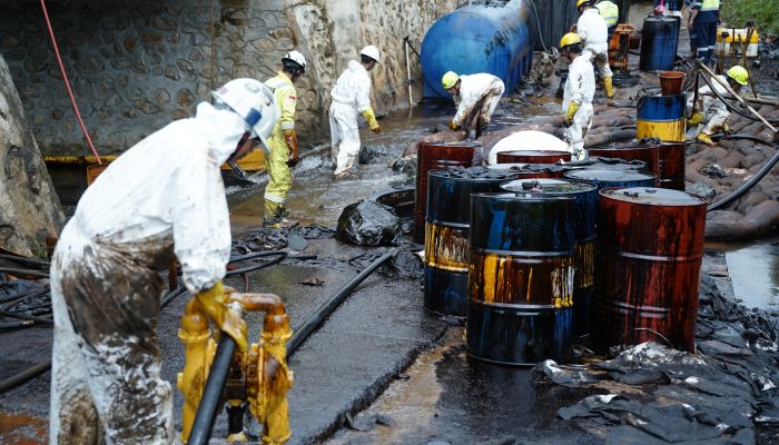 Pipa Minyak Bocor di Luwu Timur, Tim Terpadu Kerja Siang-Malam