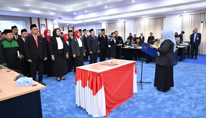 Wagub Reny Lamadjido Lantik 30 Pejabat Fungsional Pemprov Sulteng