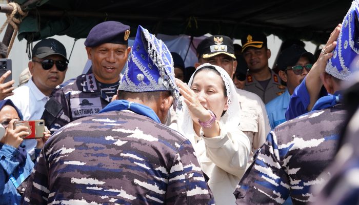 Wakil Wali Kota Palu Sambut Satgas Trisila TNI AL di Dermaga Lanal