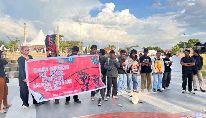 Puluhan Pemuda Gelar Aksi ‘Draw The Line’ di Palu, Tuntut Keadilan Iklim
