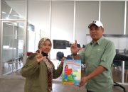 PT Vale Serahkan Bantuan Buku ke Perpustakaan Jendela Dunia Tokalimbo