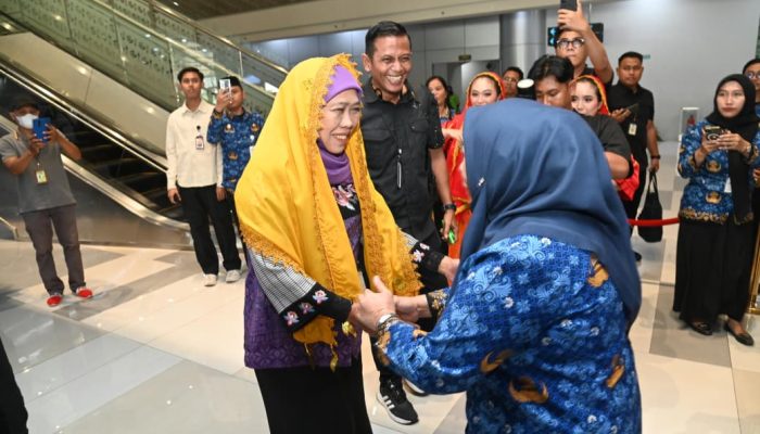 Gubernur Jatim Khofifah Disambut Adat Kaili di Palu