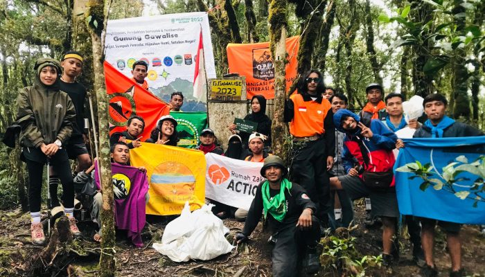 Aksi Nyata Cinta Alam, Rumah Zakat Palu Tanam Pohon dan Bersih Gunung Gawalise