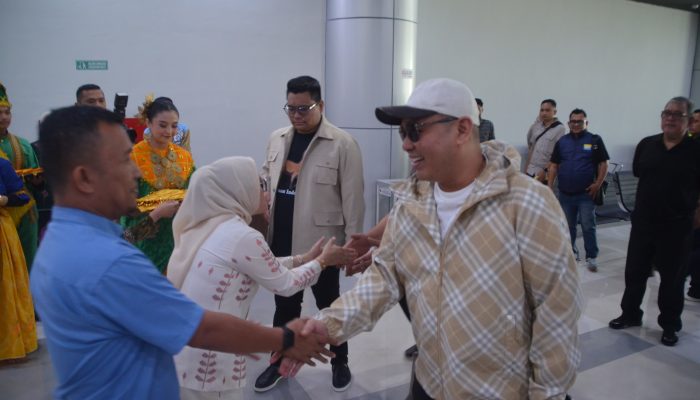 Pemkot Palu Sambut Kedatangan Dua Wamen di Bandara Mutiara SIS Aljufri