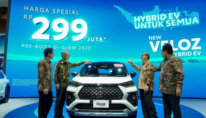 Toyota Resmi Pasarkan bZ4X dan Urban Cruiser EV Produksi Lokal, Veloz Hybrid EV Debut Global