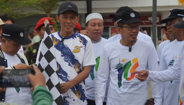 Kadis Kesehatan Lepas Peserta Jalan Sehat Milad Muhammadiyah di Palu