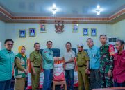 PT Vale Salurkan 617 Sak Pupuk Phonska Plus untuk Petani Desa Huko-Huko