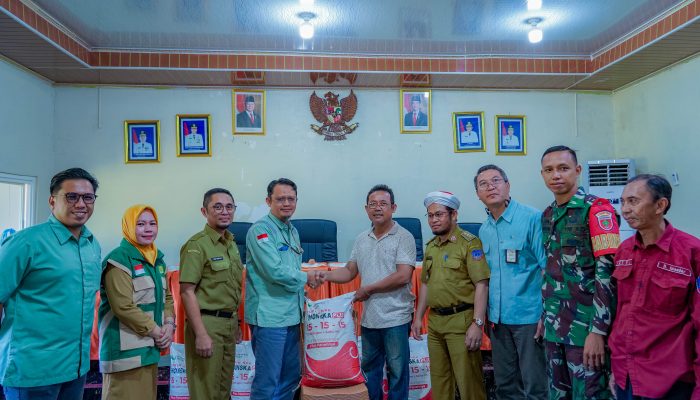 PT Vale Salurkan 617 Sak Pupuk Phonska Plus untuk Petani Desa Huko-Huko