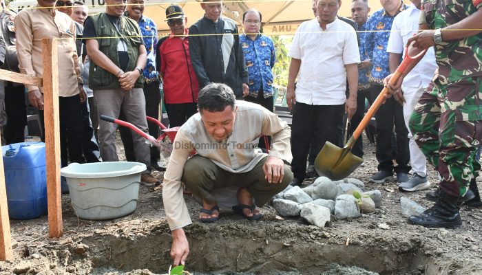 Bupati Ilham Lawidu Letakkan Batu Pertama Gerai Koperasi Merah Putih di Sumoli