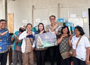 Sentuhan Natal dan Tahun Baru, 100 Tenaga Kebersihan Palu Terima Paket Sembako