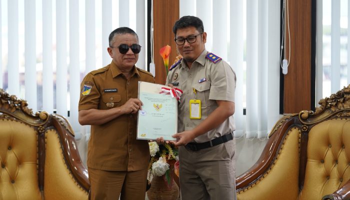 Wali Kota Palu Terima Sertifikat Aset Pemkot dari BPN