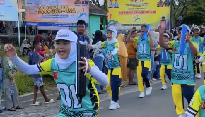 Parade Defile Marching Band Semarakkan HUT ke-22 Tojo Una-Una