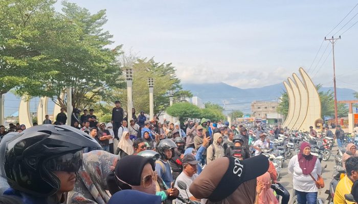 Ratusan Warga Tondo Geruduk Untad, Desak Penertiban Tawuran Antar-Fakultas