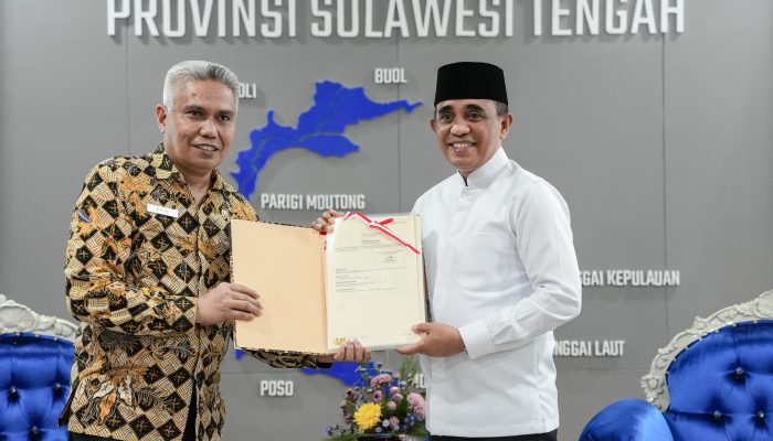 Gubernur Sulteng Terima Sertifikat Tanah Aset Pemda dari Kanwil BPN