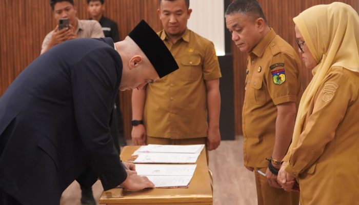 Hadianto Rasyid Lantik Komisaris dan Direksi Baru BUMD PT Bangun Palu