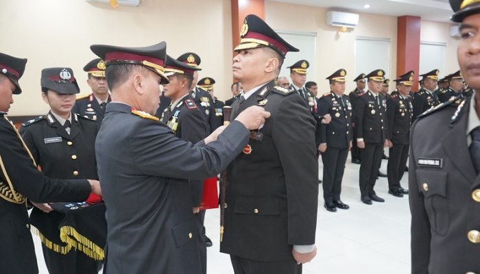 Kapolda Sulteng Pimpin Penganugerahan Satyalancana Pengabdian bagi 383 Personel