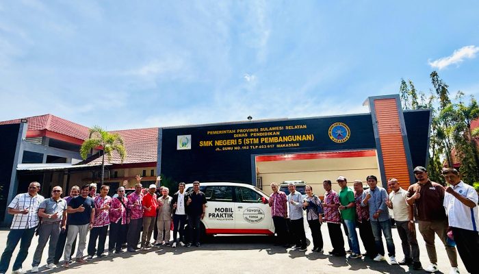 Kalla Toyota Perkuat Pendidikan Vokasi, Serahkan Mobil Praktik ke SMK Negeri 5 Makassar