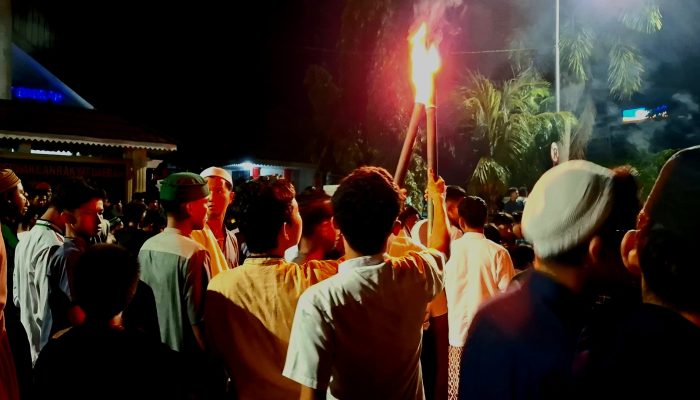 Ribuan Warga Palu Sambut Ramadan dengan Pawai Obor Meriah