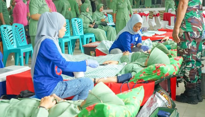 Kodam XXIII/Palaka Wira Gelar Donor Darah Peringati HUT Dharma Pertiwi dan Persit