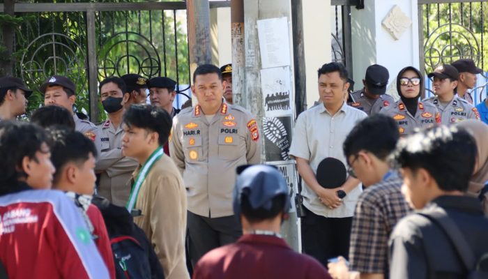 Kapolresta Palu Pimpin Pengamanan Aksi Mahasiswa Untad di DPRD Sulteng, Situasi Kondusif