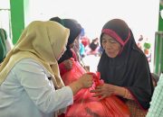 Berbagi Berkah Ramadan, Wagub Sulteng Serahkan Ratusan Paket Sembako