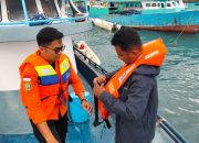 Tingkatkan Keselamatan Melaut, SAR Ampana Edukasi Nelayan Soal Life Jacket dan Alat Komunikasi