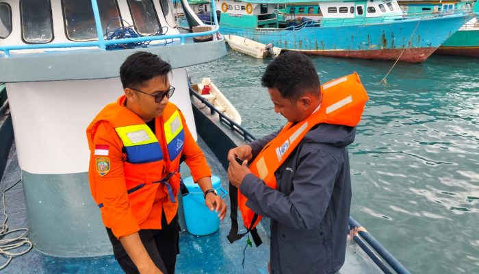 Tingkatkan Keselamatan Melaut, SAR Ampana Edukasi Nelayan Soal Life Jacket dan Alat Komunikasi