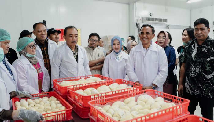 Gubernur Sulteng Resmikan Packing House Durian di Parimo