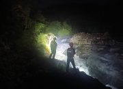 Air Bah Terjang Sungai Kalimborang Maros, Dua Wisatawan Hilang Terseret Arus