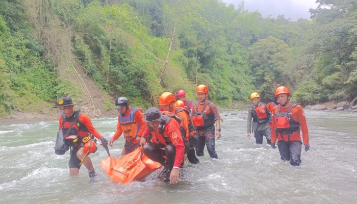 Air Bah Sungai Kalimborang Maros: 1 Korban Tewas, 1 Masih Dicari
