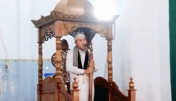Bupati Ilham Lawidu Jadi Khatib Idulfitri di Masjid An’nur Wakai