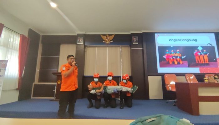Bulan K3 Nasional, Basarnas Palu Edukasi Mahasiswa Untad Lewat Simulasi Kebencanaan